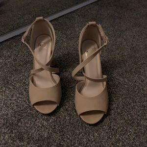 Cross strap chunky heels 👠